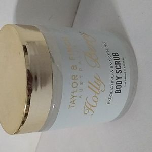 Taylor & Finch body scrub Exfoliating and Smoothing 8.12 oz Holly Berry